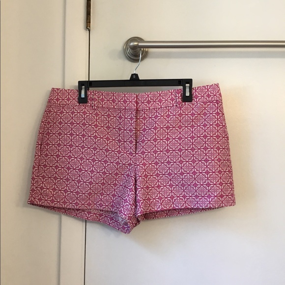 LOFT Pants - Loft Tile Patterned Front Clasp Shorts